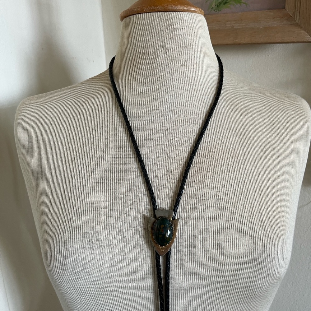 NATURAL LIFE Southwest Bolo Lariat Necklace Green Stone Arrowhead Pendant